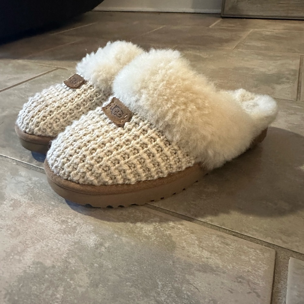 ugg slippers, light brown/tan